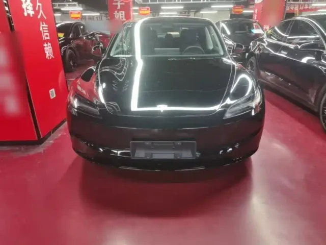 Tesla Model 3 — Фото автомобиля 2