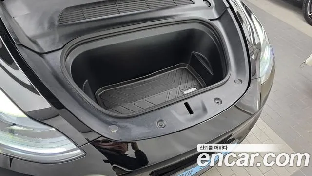 Tesla Model Y — Фото автомобиля 9