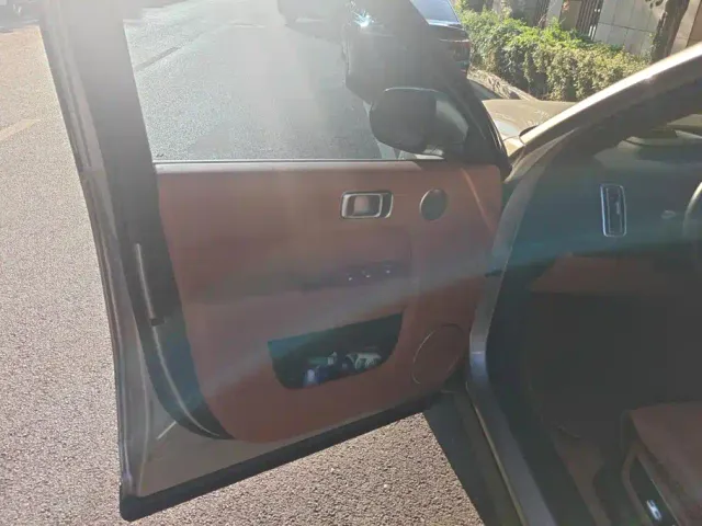 Li Auto L8 — Фото автомобиля 7