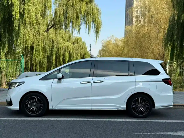 Honda Odyssey — Фото автомобиля 14