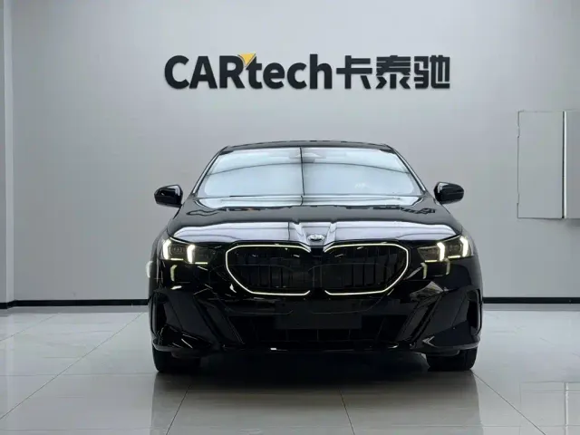 BMW 5 Series — Фото автомобиля 2