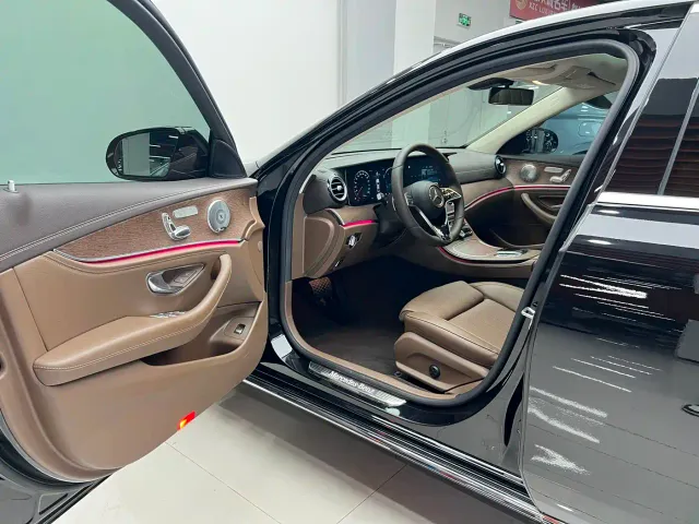 Mercedes-Benz E-Class — Фото автомобиля 8