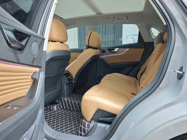 Hongqi HS5 — Фото автомобиля 5