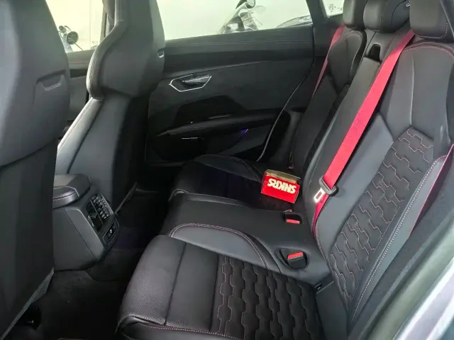 Audi Audi RS e-tron GT 2023 Base Model — Фото автомобиля 11