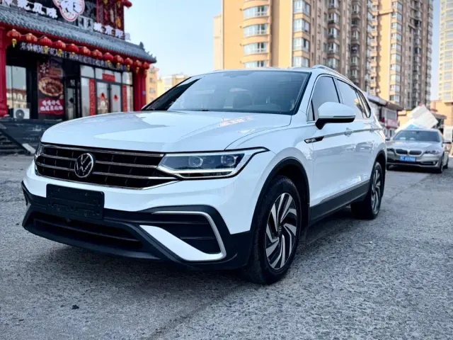 Фотография автомобиля — Volkswagen Tiguan L