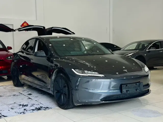 Tesla Model 3 — Фото автомобиля 3