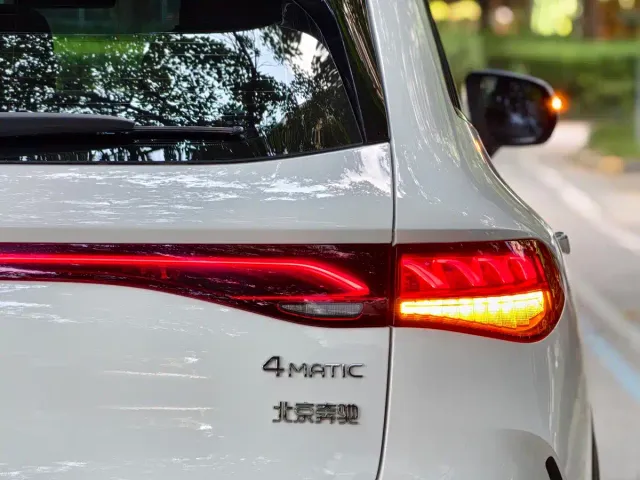 Mercedes-Benz EQE SUV — Фото автомобиля 7