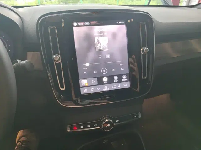 Volvo C40 — Фото автомобиля 12