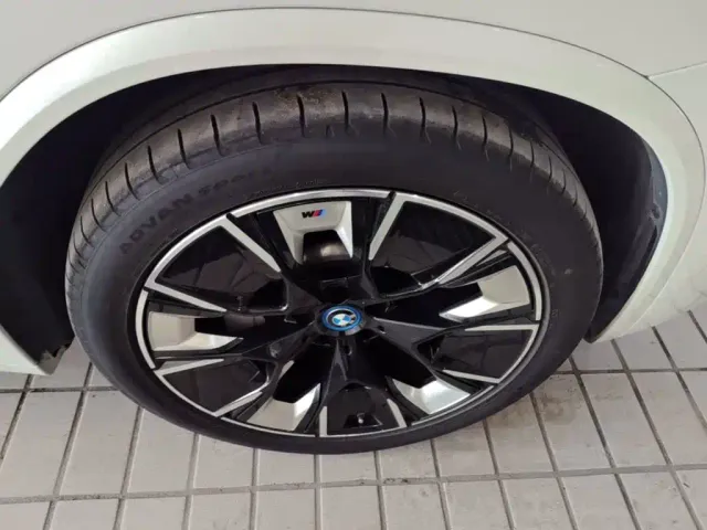 BMW iX3 — Фото автомобиля 11