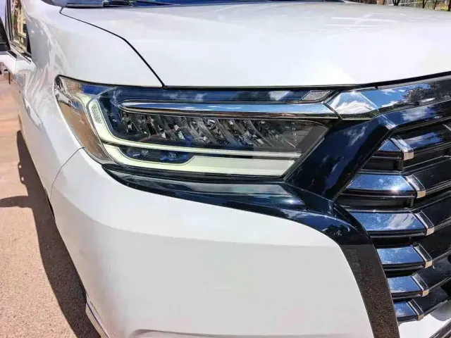 Honda Elysion — Фото автомобиля 3