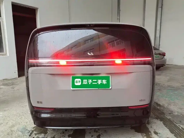 Li Auto MEGA — Фото автомобиля 5