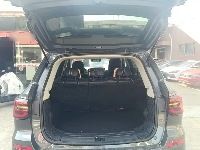 Roewe RX5 — Фото автомобиля 18