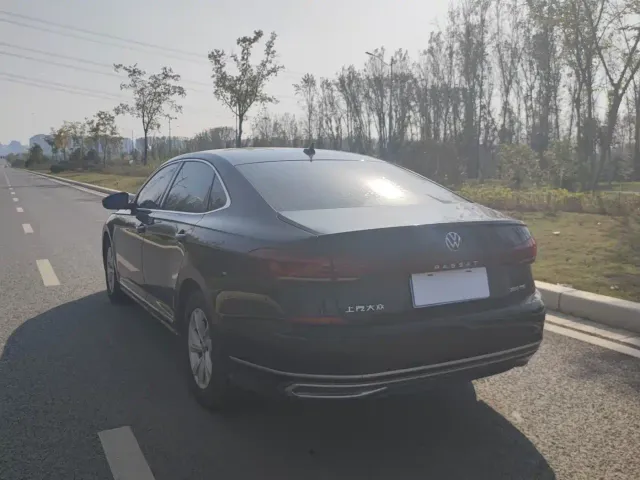 Volkswagen Passat — Фото автомобиля 12