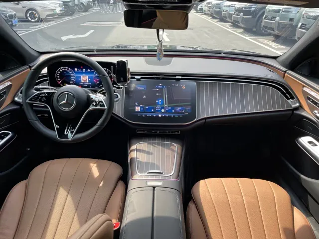 Mercedes-Benz E-Class — Фото автомобиля 10