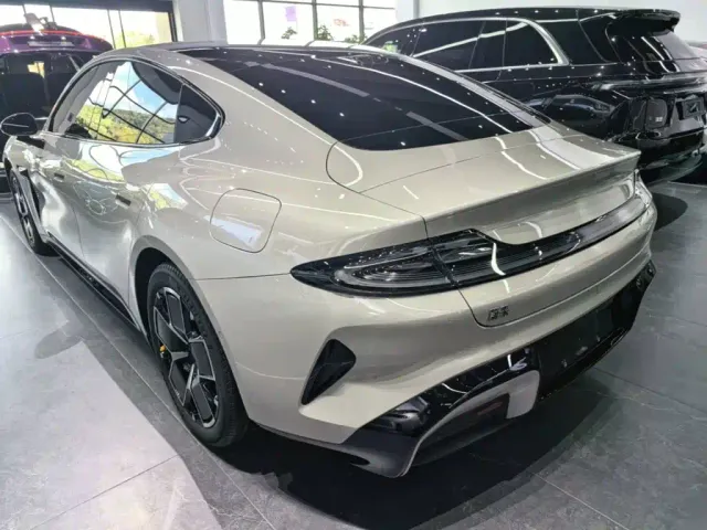 Xiaomi SU7 — Фото автомобиля 4