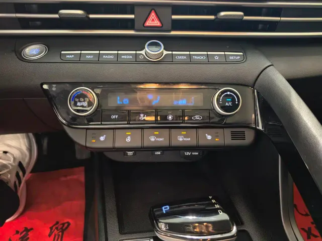 Hyundai Elantra — Фото автомобиля 10
