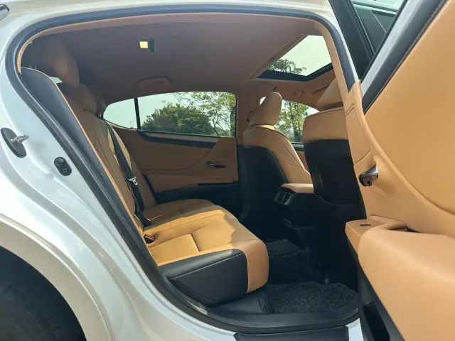 Lexus ES — Фото автомобиля 15