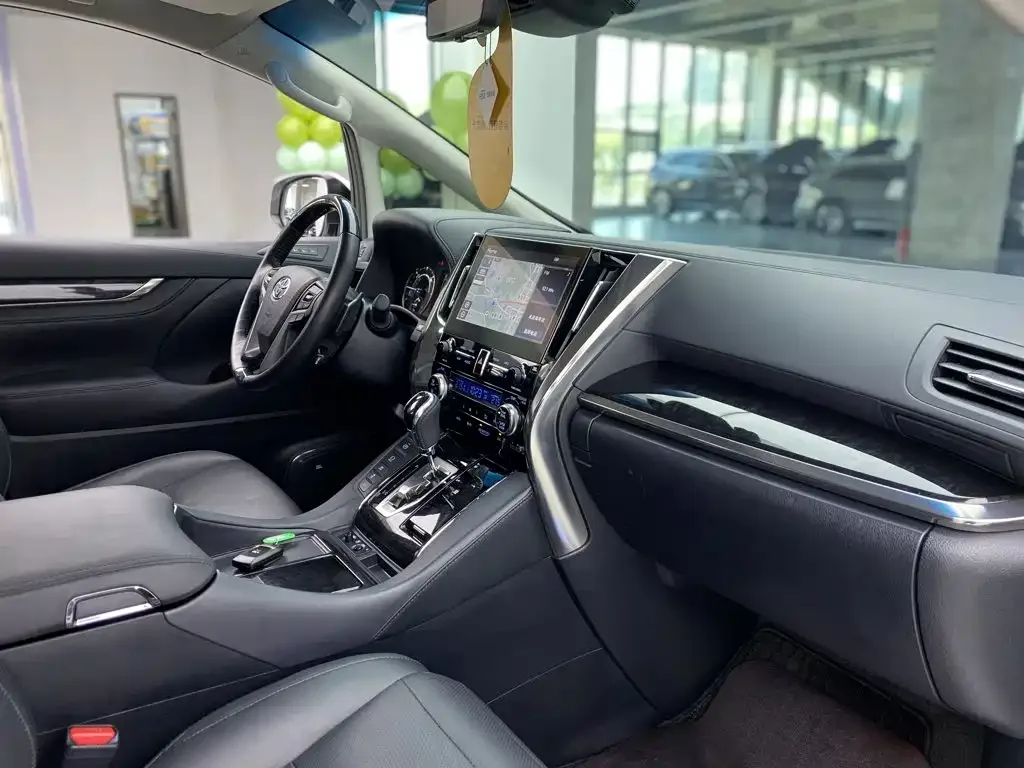 Toyota Vellfire 2023 Crown Hybrid 2.5L HV Luxury — Фото автомобиля 10