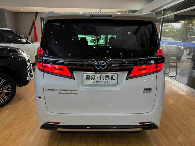 Toyota Vellfire — Фото автомобиля 10