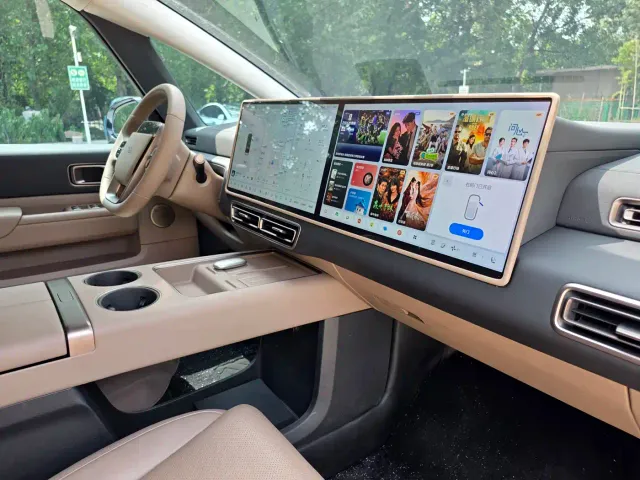 Li Auto MEGA — Фото автомобиля 12