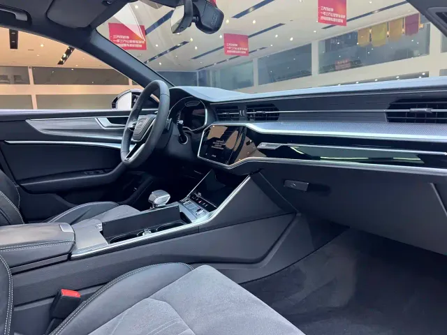 Audi A6L — Фото автомобиля 10