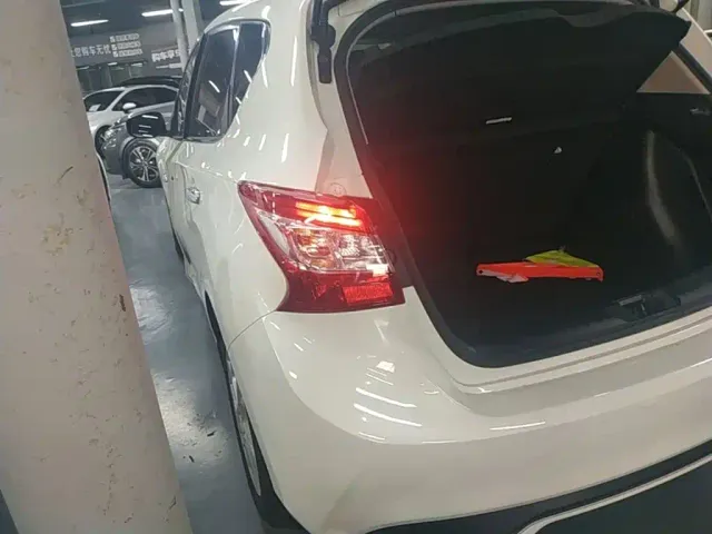 Nissan Tiida — Фото автомобиля 4
