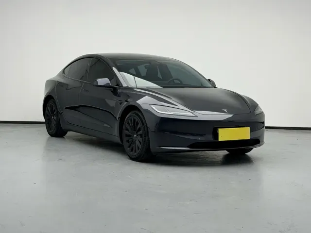 Tesla Model 3 — Фото автомобиля 6