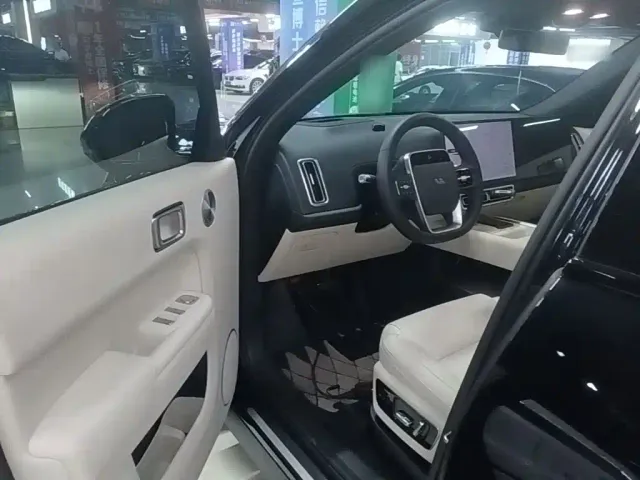 Li Auto L7 — Фото автомобиля 15