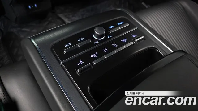 Hyundai Grandeur Grandeur (GN7) 2.5 Бензин 2WD — Фото автомобиля 18