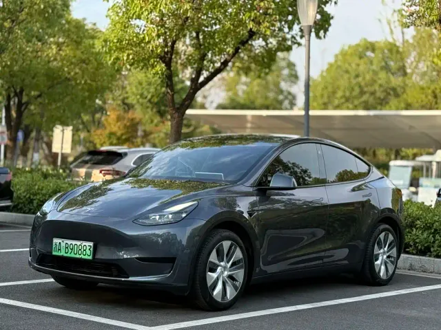 Фотография автомобиля — Tesla Model Y