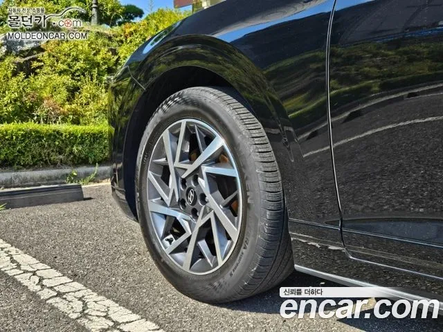 Hyundai Grandeur Grandeur (GN7) 2.5 Бензин 2WD — Фото автомобиля 18