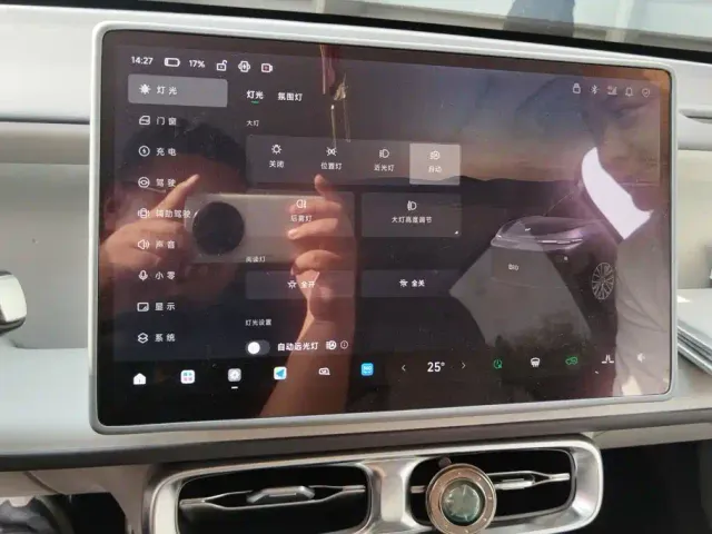 Leapmotor B10 — Фото автомобиля 11