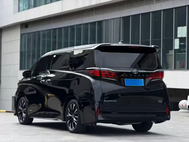 Toyota Alphard — Фото автомобиля 9