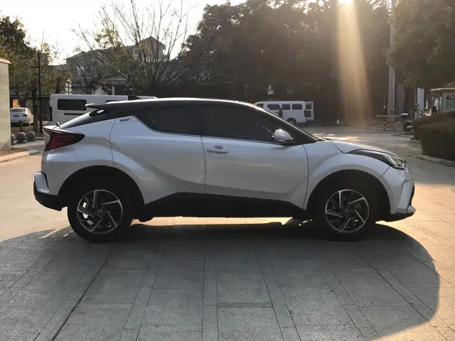 Toyota C-HR — Фото автомобиля 4