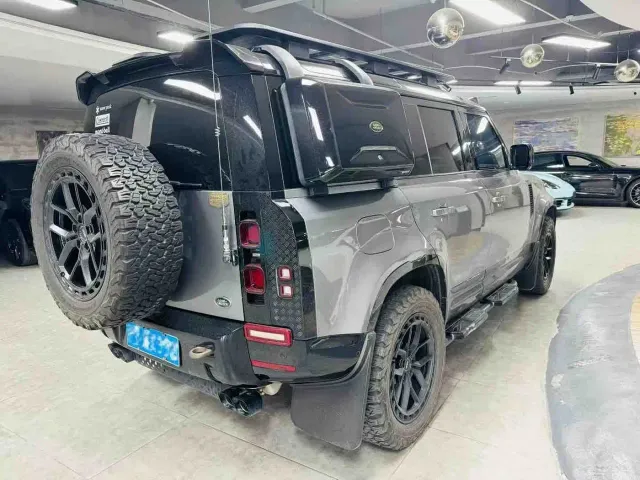 Land Rover Defender — Фото автомобиля 5
