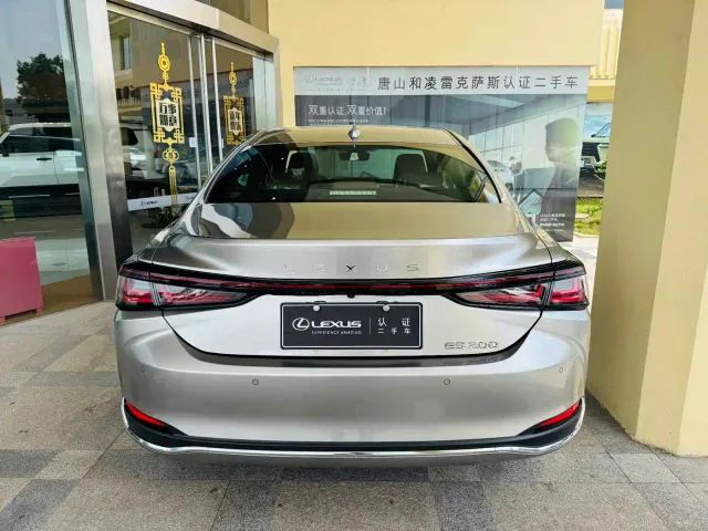 Lexus ES — Фото автомобиля 2