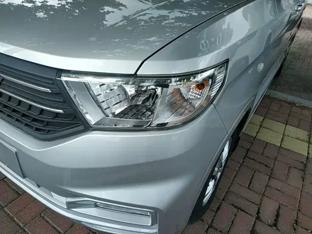 Wuling Hongguang V — Фото автомобиля 17