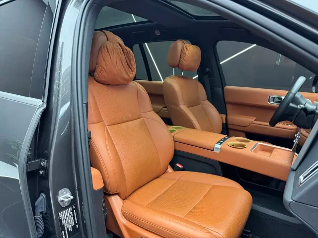 Li Auto L8 — Фото автомобиля 12