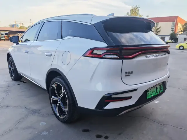 BYD Tang — Фото автомобиля 9