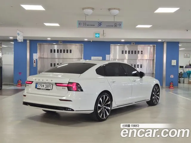 Volvo S90 — Фото автомобиля 2