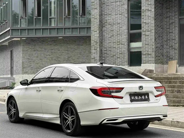 Honda Accord — Фото автомобиля 4