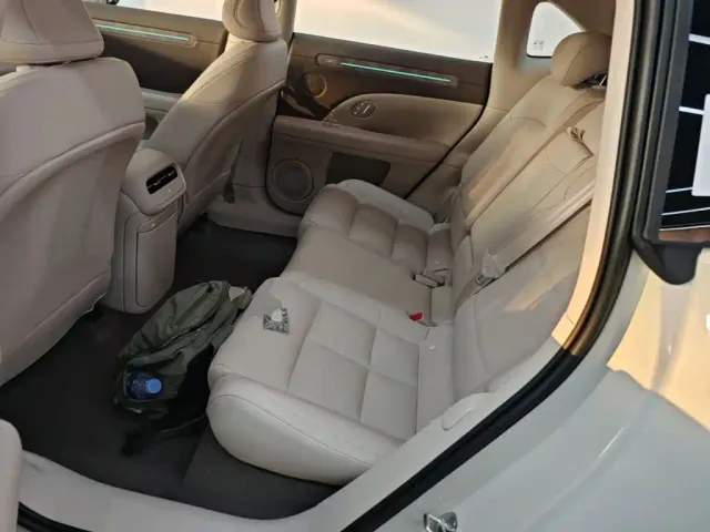 IM Motors LS6 — Фото автомобиля 16