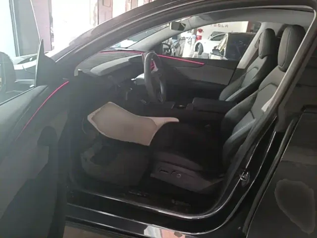 Tesla Model Y — Фото автомобиля 14