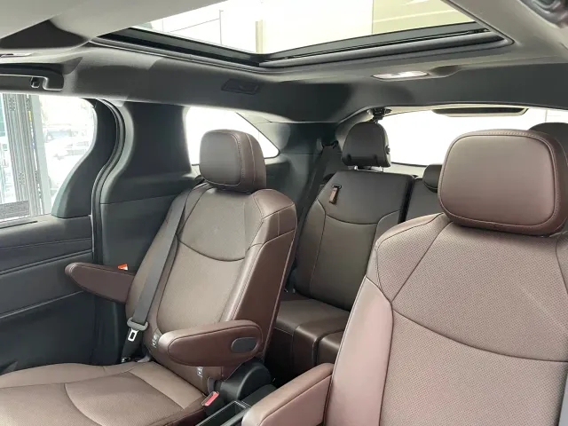 Toyota Granvia — Фото автомобиля 16