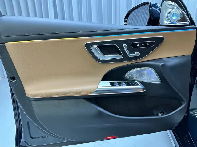 Mercedes-Benz E-Class — Фото автомобиля 19