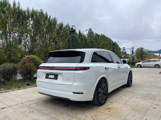 Li Auto L7 — Фото автомобиля 17