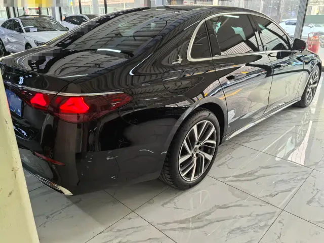 Mercedes-Benz E-Class — Фото автомобиля 6