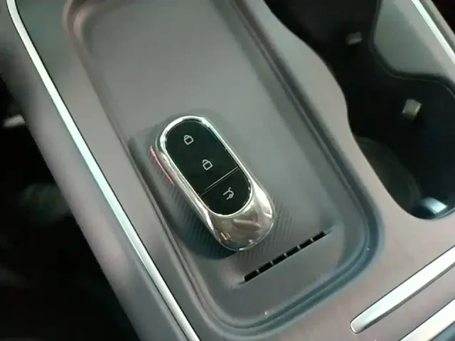 Leapmotor C10 — Фото автомобиля 7