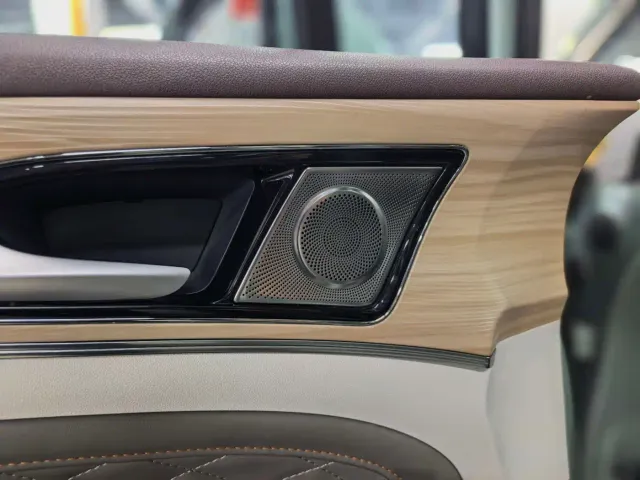 Forthing Yacht — Фото автомобиля 11