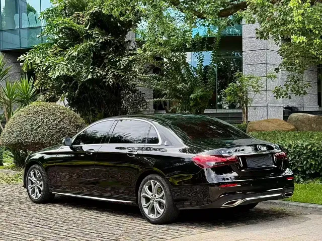 Mercedes-Benz Mercedes-Benz E-Class 2022 E 300 L Luxury — Фото автомобиля 6
